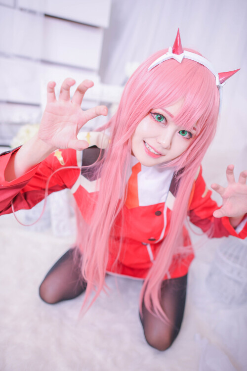 Arty-Arty-huang-Zero-Two-Darling-in-the-Franxx-Sexy-Girl-Cosplay-7.jpeg